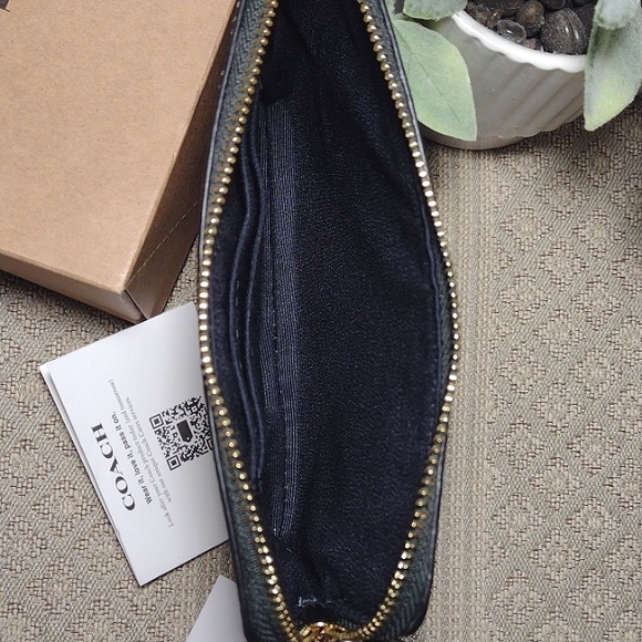 NWT Coach Green Monogram Leather wristlet - Picture 5 of 12